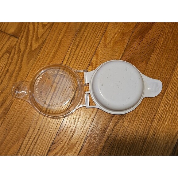 Nordic Ware Microwave Eggs 'N Muffin Breakfast Sandwich Cooker - Picture 4 of 6